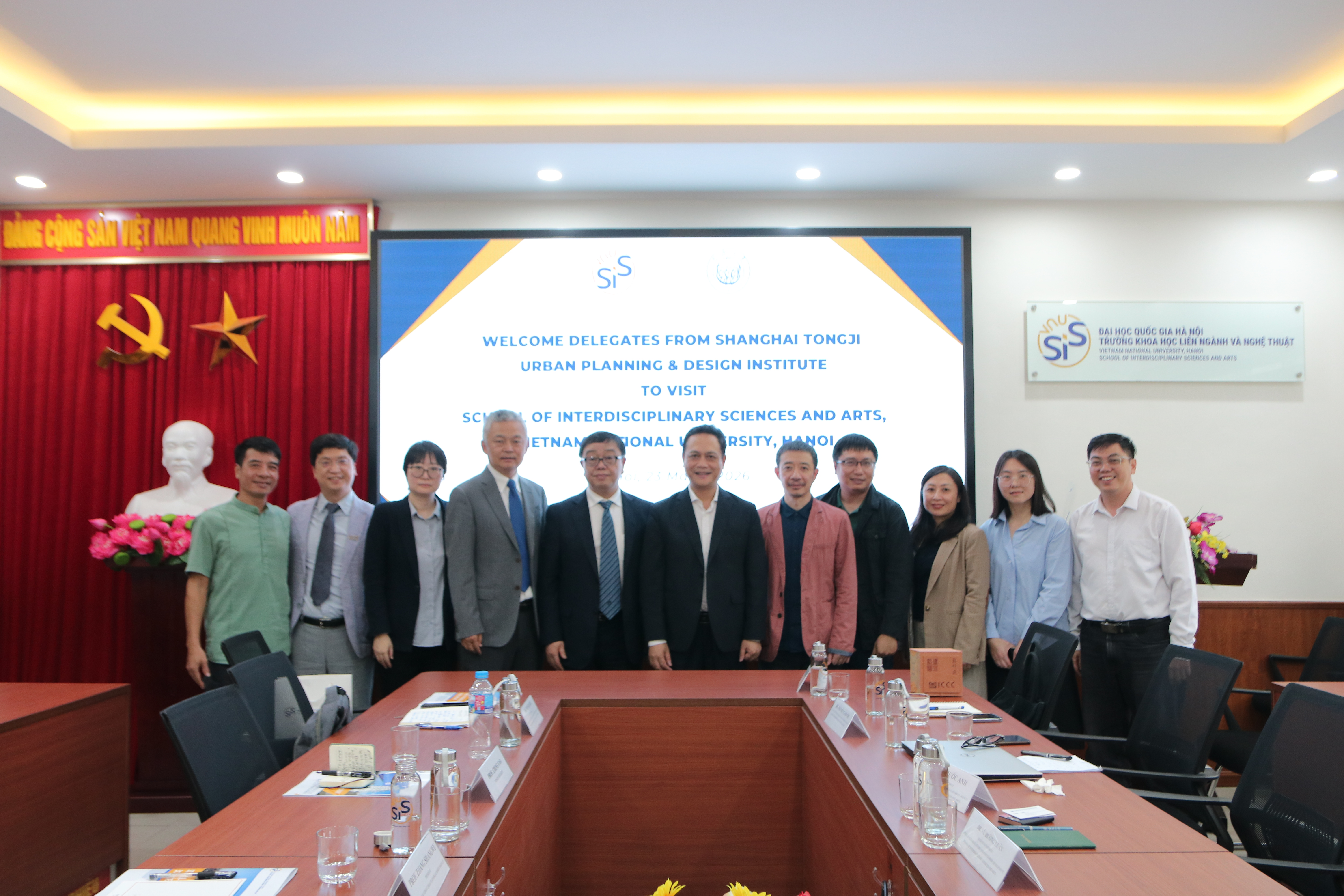 Tăng cường hợp tác quốc tế: Trường Khoa học liên ngành và Nghệ thuật làm việc với Viện Thiết kế Quy hoạch Kiến trúc Đồng Tế (TJUPDI), Thượng Hải